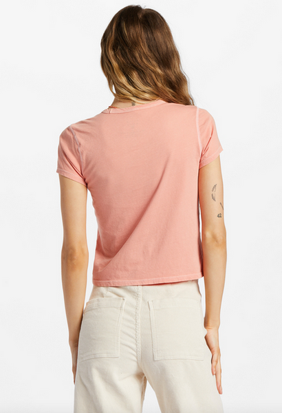 On Holiday Tee - Peach Out