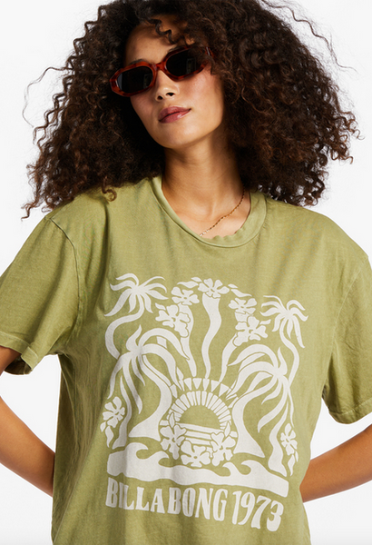 Stay Wavy Tee - Avocado