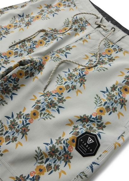 Voodoo Vines 17.5" Boardshort - Bone